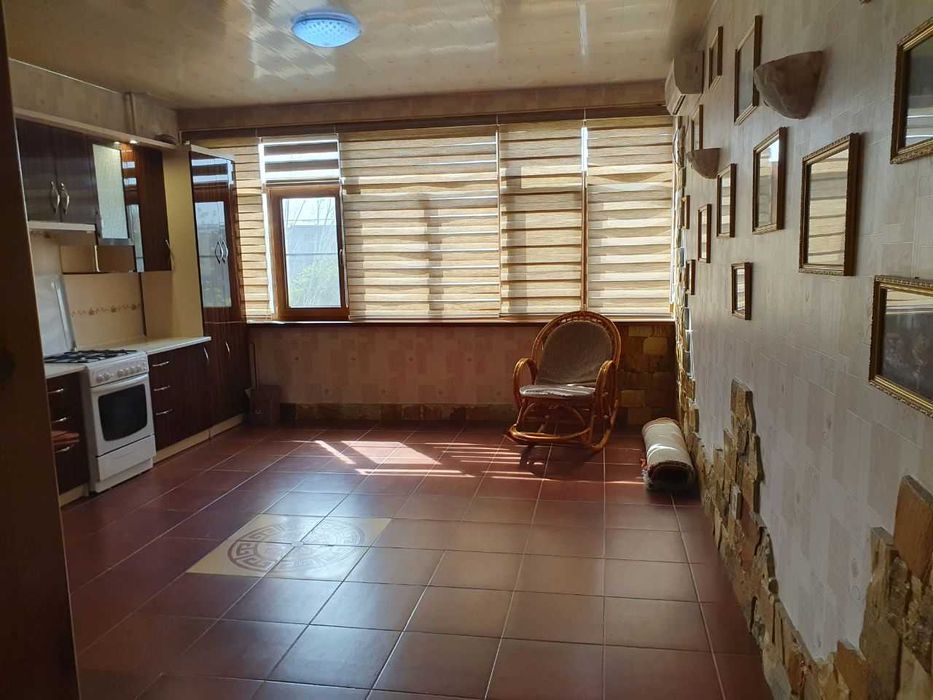 Продаётся шикарная 4-х комнатная квартира 160 кв.м, с мебелью.