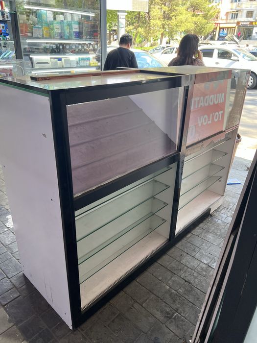 телефон сотиш учун ветрина сотилади