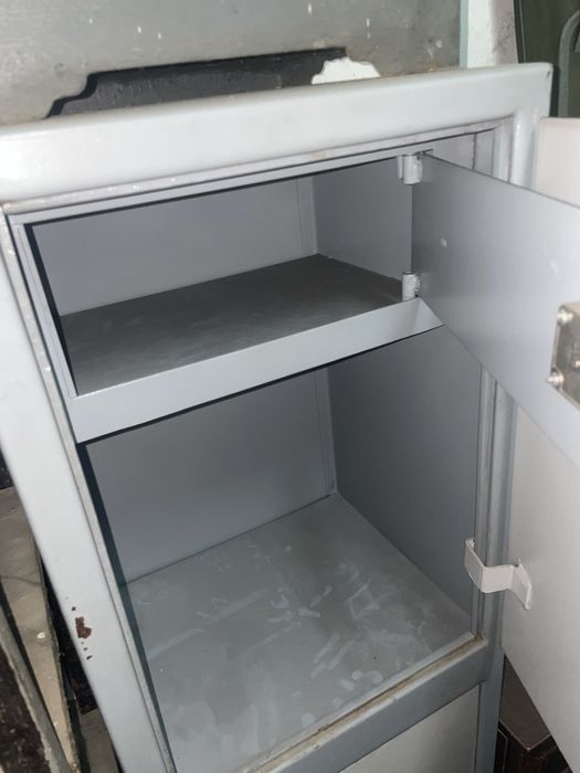 Металлический шкаф (сейф)