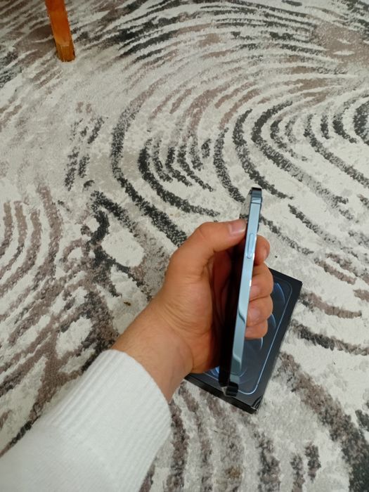 Iphone 12 pro. Ochilmagan