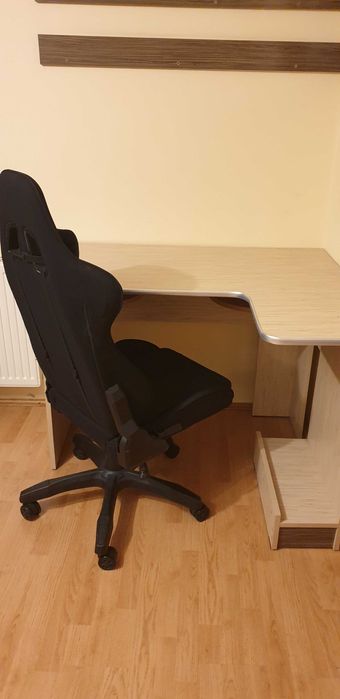 VAND birou in stare impecabila