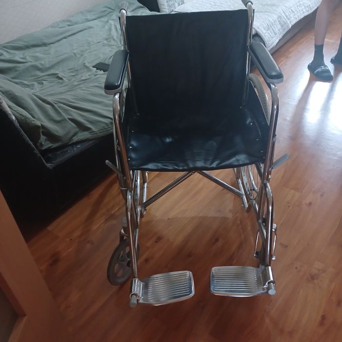 Продам инвалидную коляску