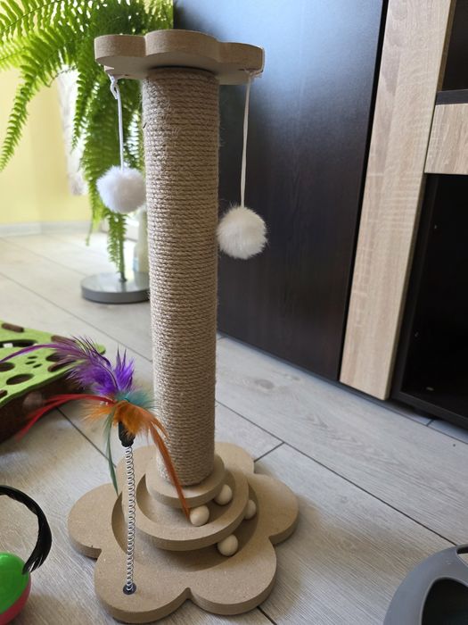 Котешки играчки, легло и чесалка