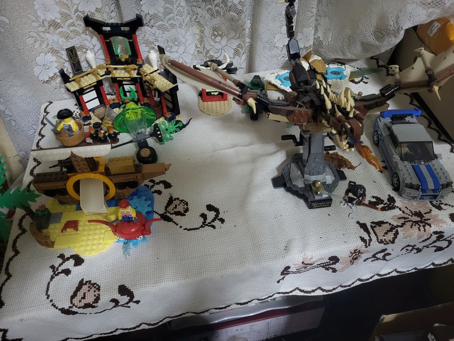 Vând seturi Lego