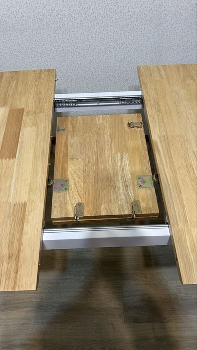 Обеденный стол со стульями