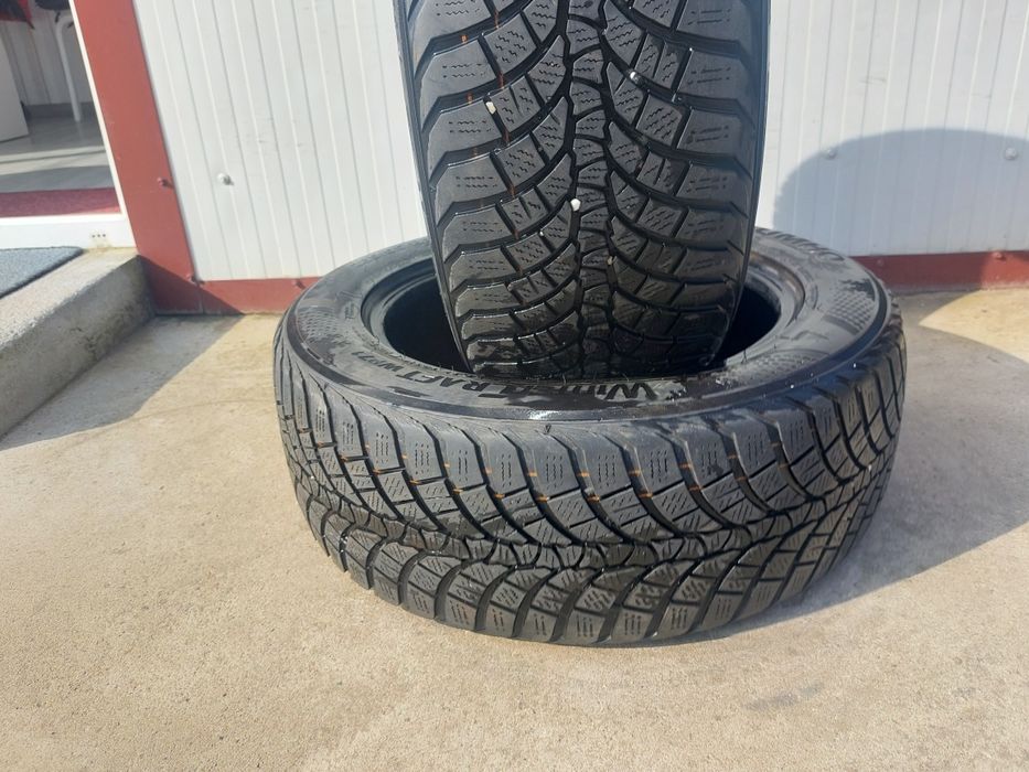 100 lei bucata! Doua anvelope M+S 235 55 17 Kumho