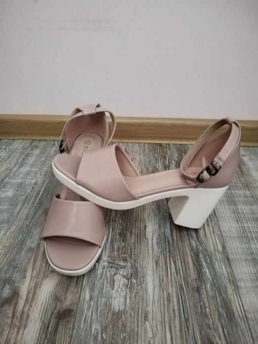 Нови сандали 39 номер