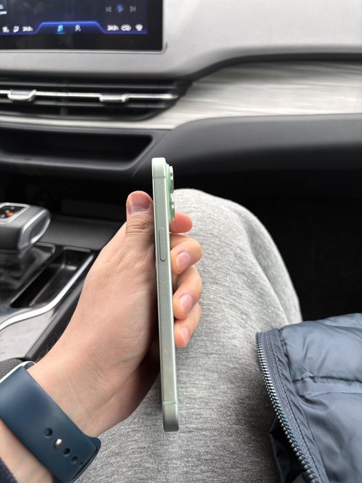 Продам iphone 15 на 256гб, iphone 15