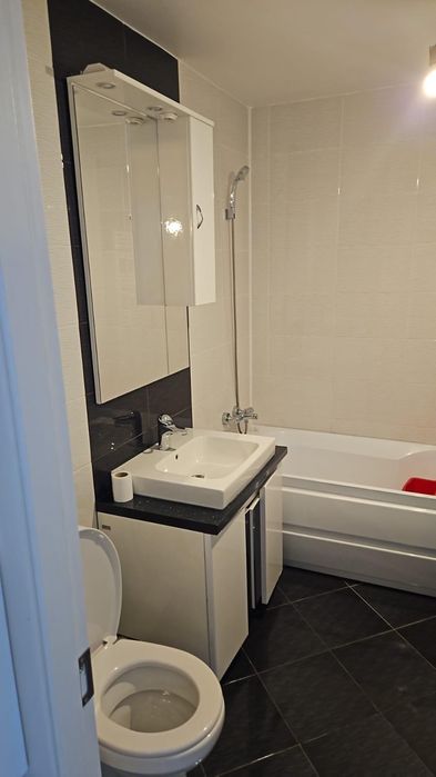 Vând apartament în Năvodari, zona centrală, cu 2 camere