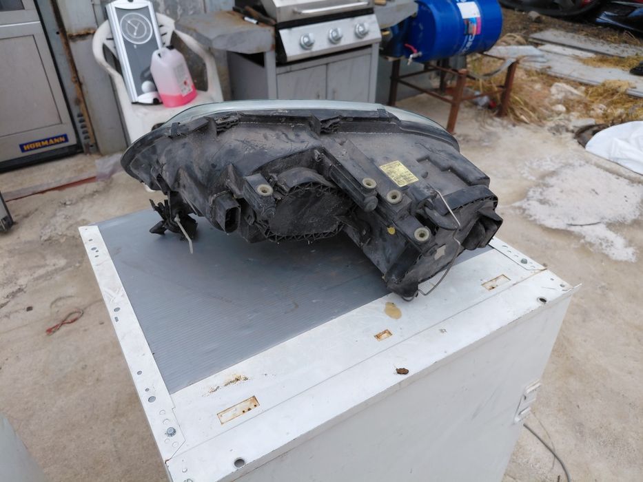 Десен фар за VW touran/caddy 2004-2010г