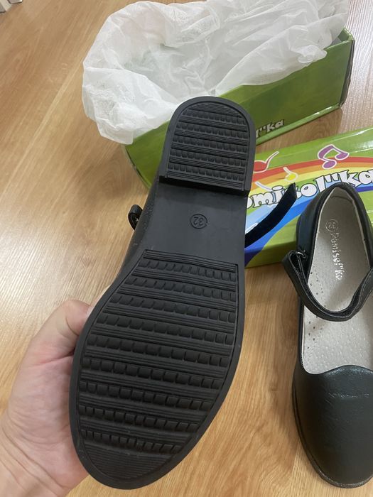 Школьные туфли на девочку