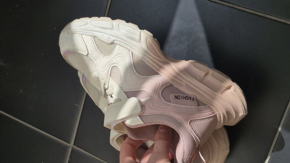 Кроссовки для девочки