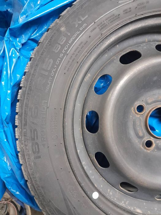 Гуми Нокиан 185 60 15 с джанти 15''