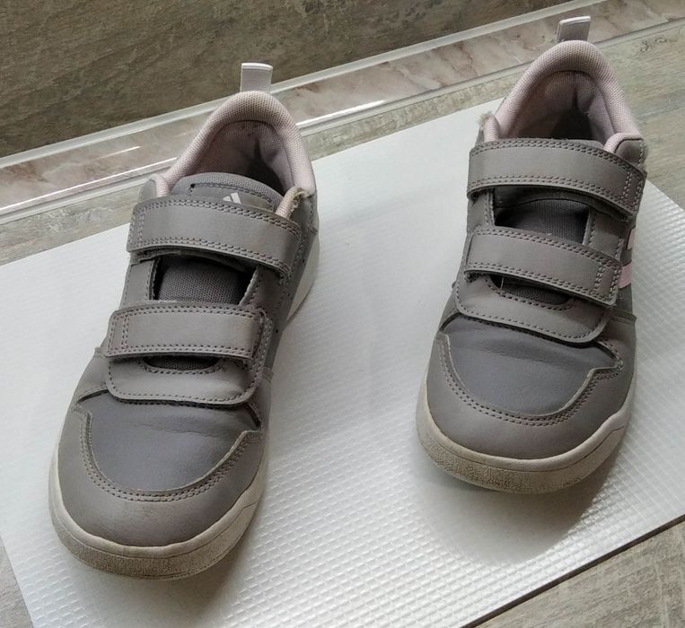 маратонки номера 30,31,32,34,35