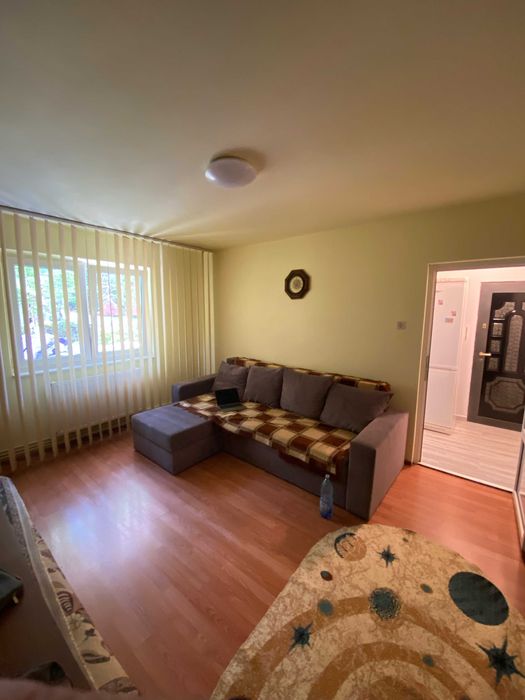 Inchiriez apartament doua camere semidecomandat Brasov — fotografia 3