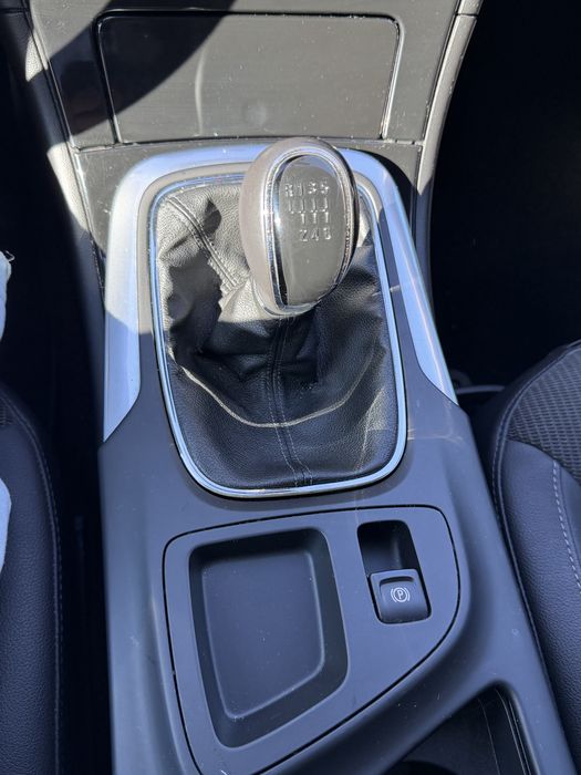 Opel  insiguia Комфорт: Климатроник, Ел.стъкла, Ел.огледала, Алуминиеви