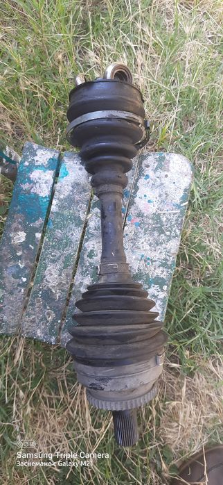 Полуоска къса за Волво хс автомат 2001 200 к.с 2500 кубика