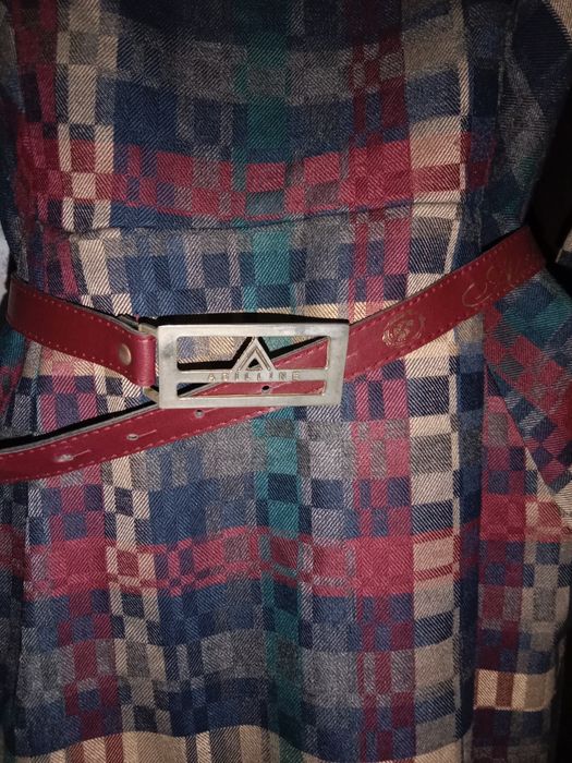 Продаю классическое платье