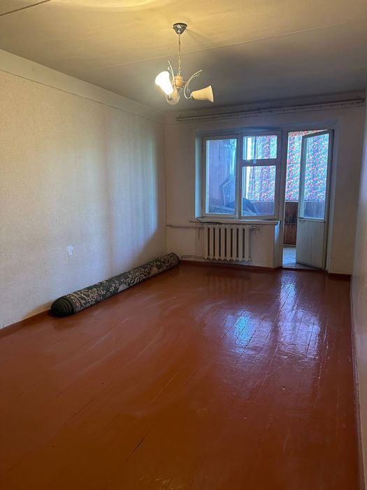 3 комнатная в Ангрене, 5йкэ квартал центр города.