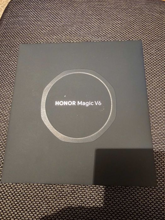 Honor Magic V6 Red