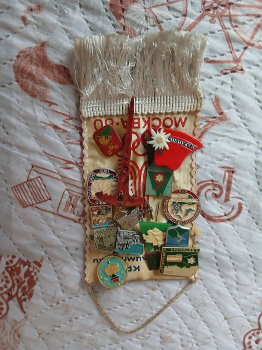 Плакати със значки