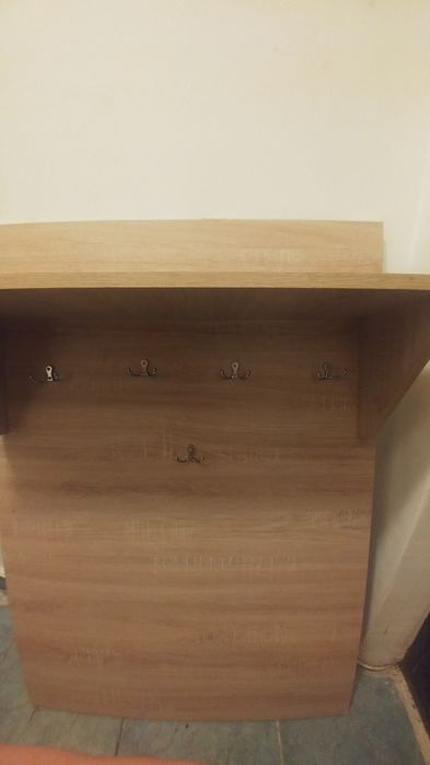 Cuier din lemn de perete