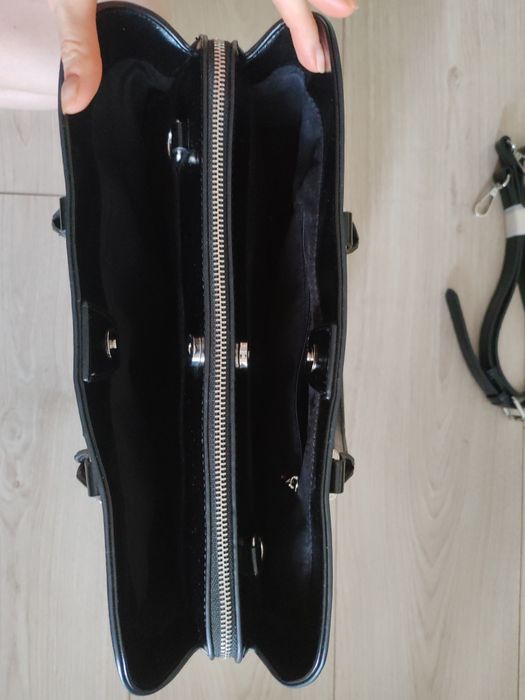 Vând poșetă Stradivarius noua