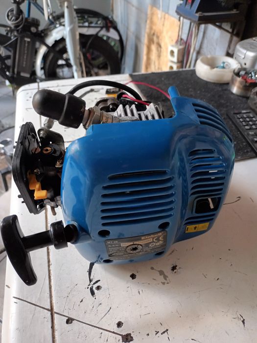 Vând doua motoare ,unul de motocositoare și unul de masina de tuns iarba