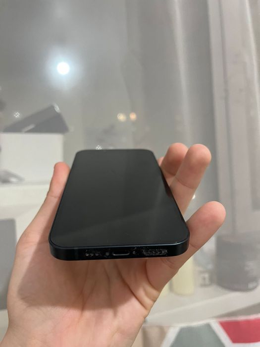 Продам Iphone 13
