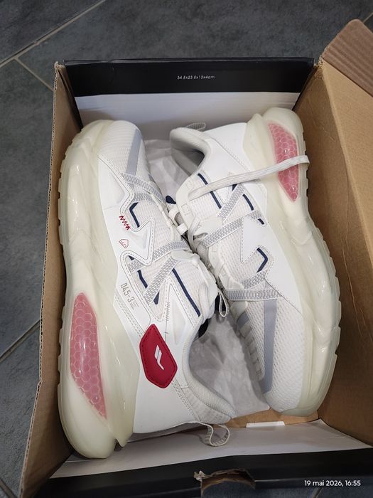 Adidași Lescon AirFoam Mercury
