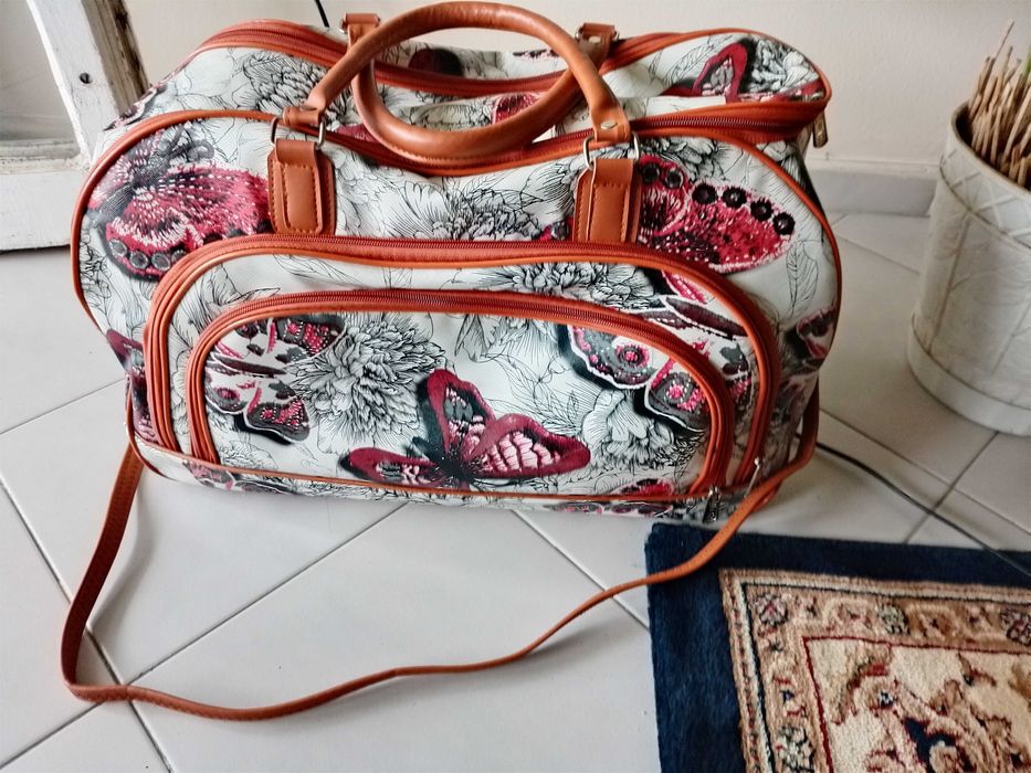 Куфар 2бр колелца "60/40/25см" GAND "к-т 15€"! + Сак олекотен "1кг" нов!
