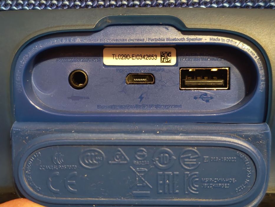 Toнколона JBL Charge 3