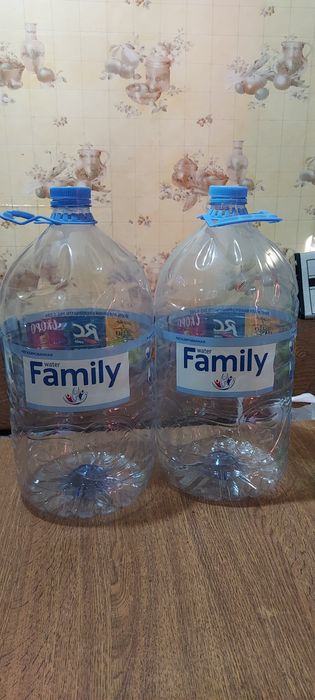 Баклажки чистые от воды 10 и 5 литров