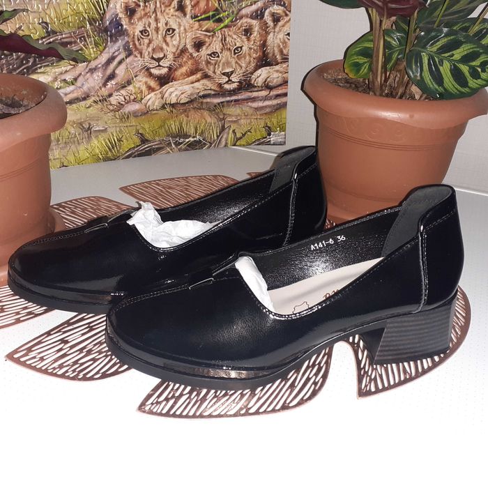 Дамски лачени обувки  36 номер