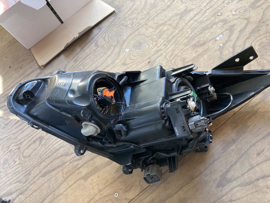 Десен фар за Mazda 3. 13-17. С забележки.