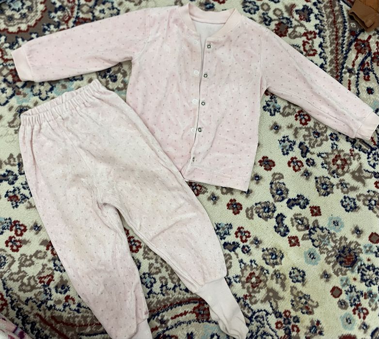 Қыздарға киімдер бар