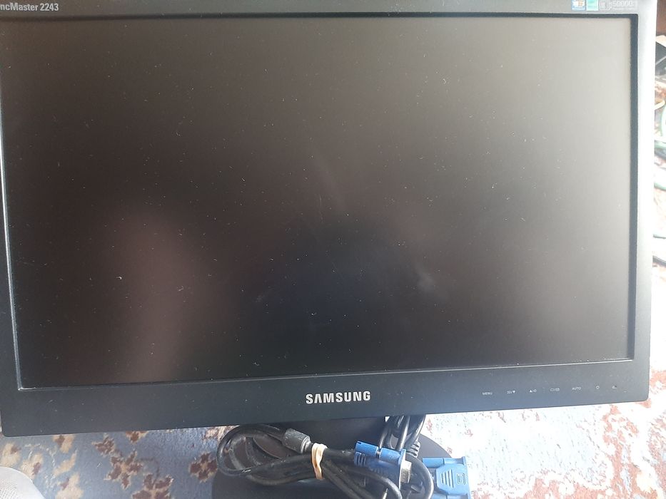 Monitor SAMSUNG 55cm diagonala