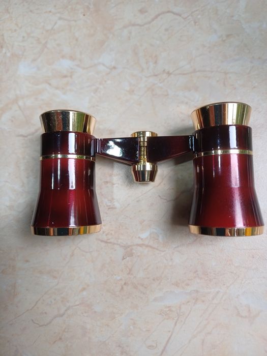 Binoclu teatru KONUS