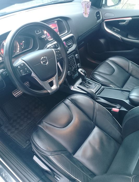 Proprietar vând Volvo V40 D3 an 2018 150 cp stare perfectă de funcțion