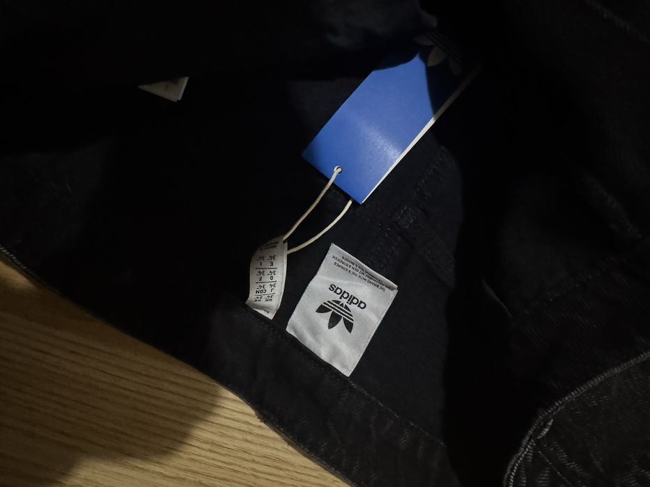 Дънки adidas със етикет