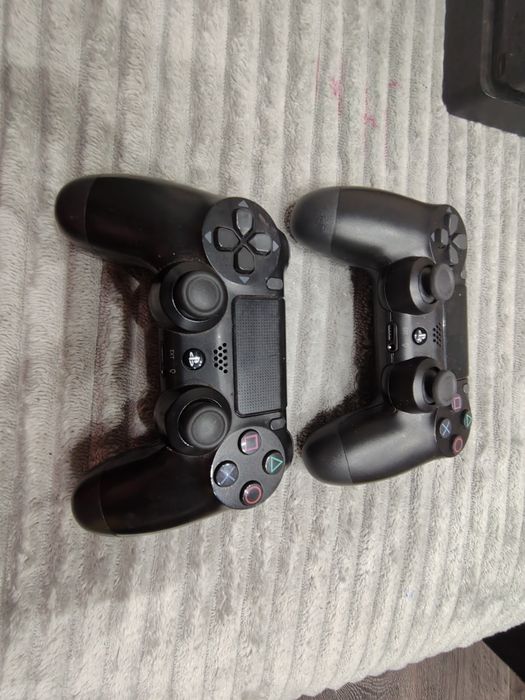 Плейстейшън с 2 джойстика и игри Комплект.