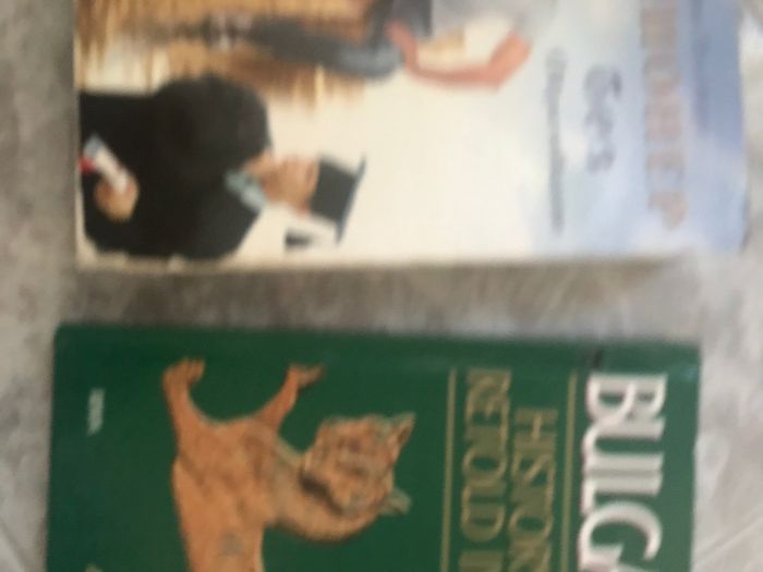 Продавам интересни книги на български, итал. и англ. езици