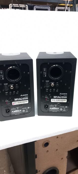 Boxe monitoare amplificate ALESIS M1 active