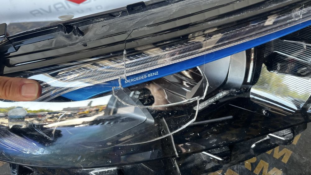 Mercedes EQA 243 десен фар 2 броя и ляв фар