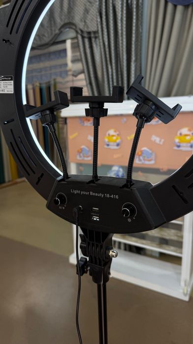 Ring Light Profesional 18” cu Trepied și 3 Suporturi pentru Telefon