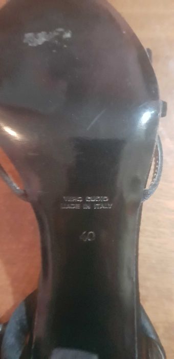 Продам босоножки