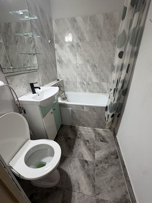 Închiriez apartament cu 2 camere