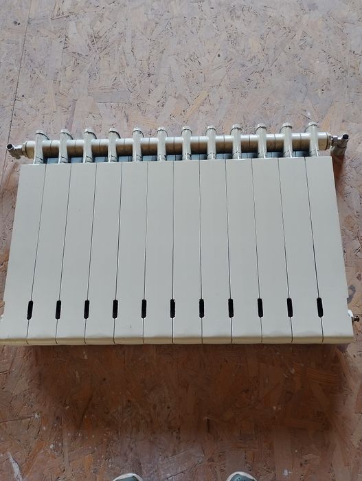 Vând 4 calorifere aluminiu