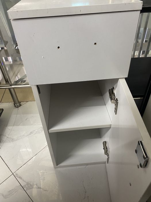 Продам белый шкаф