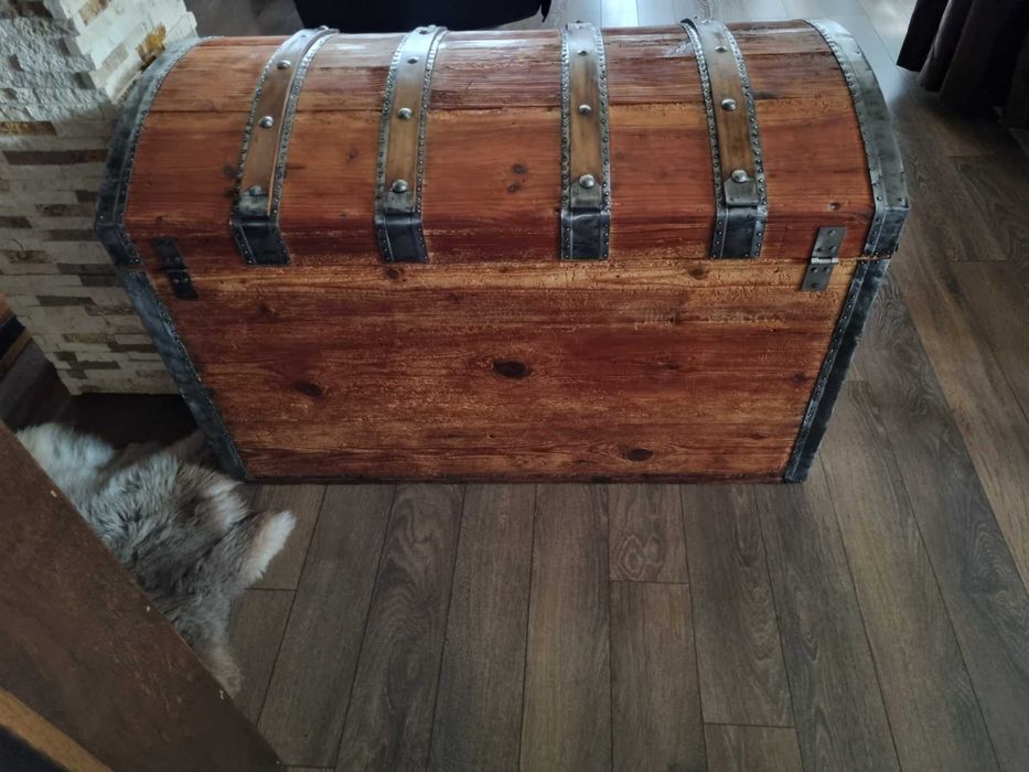 Стар дървен сандък/ракла/скрин